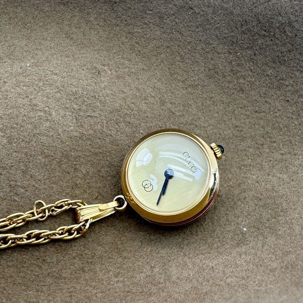 Vintage Gucci Hand-Wound Pendant Watch Necklace Red Green Enamel Swiss - Picture 7 of 9